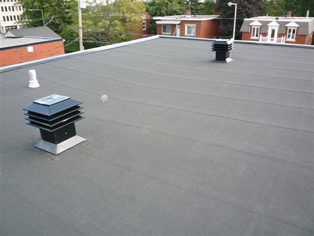 Commercial flat roof with elastomeric membrane protection